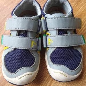 Plae sneakers, toddler size 8